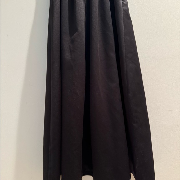 Black Ruched Gown - Picture 4 of 8